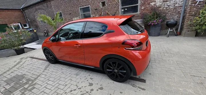 Peugeot e-208