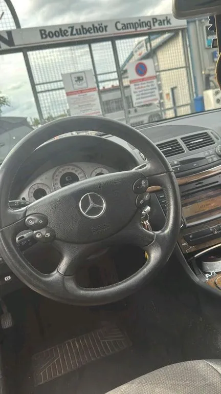 Mercedes-Benz E 220