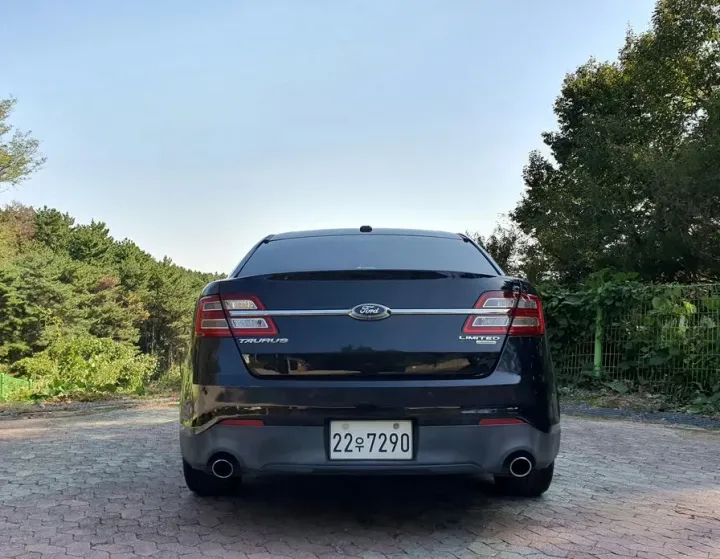 Ford Taurus