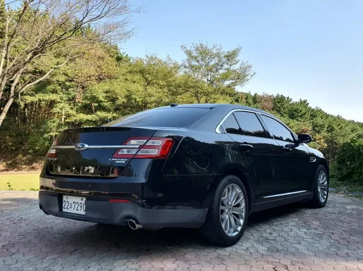 Ford Taurus