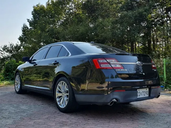 Ford Taurus