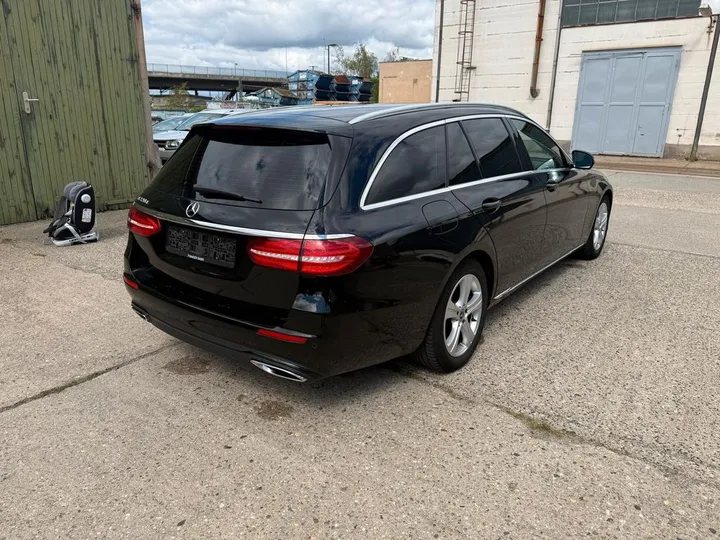Mercedes-Benz E 220