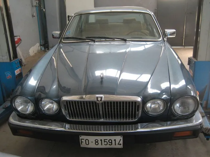 Jaguar XJ