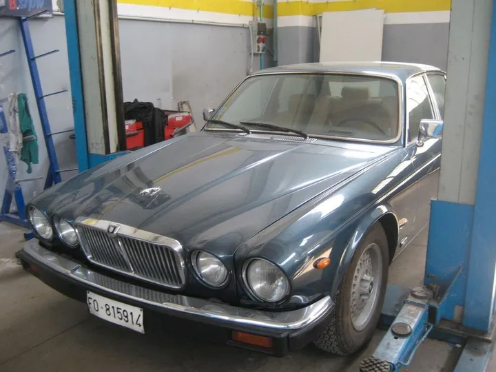 Jaguar XJ