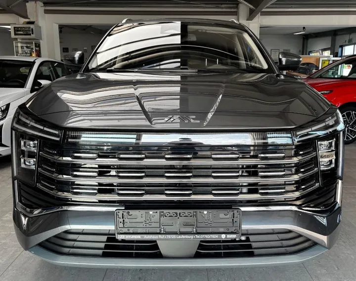 JAC 8 Pro