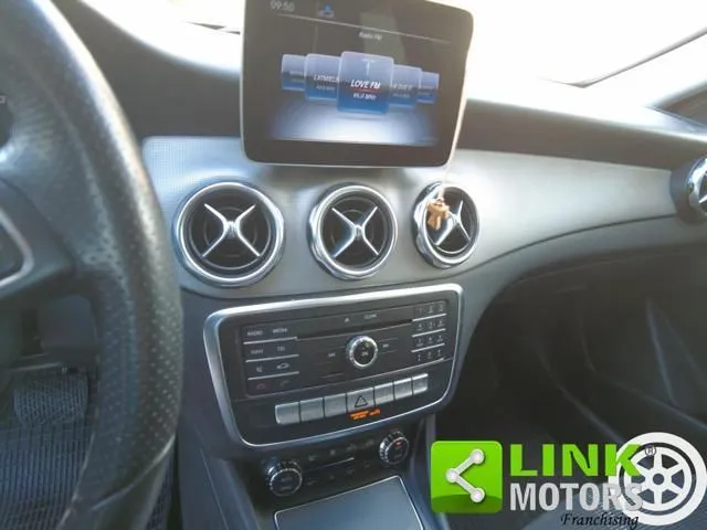 Mercedes-Benz GLA 200