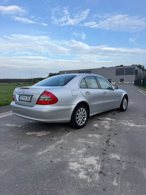 Mercedes-Benz 220