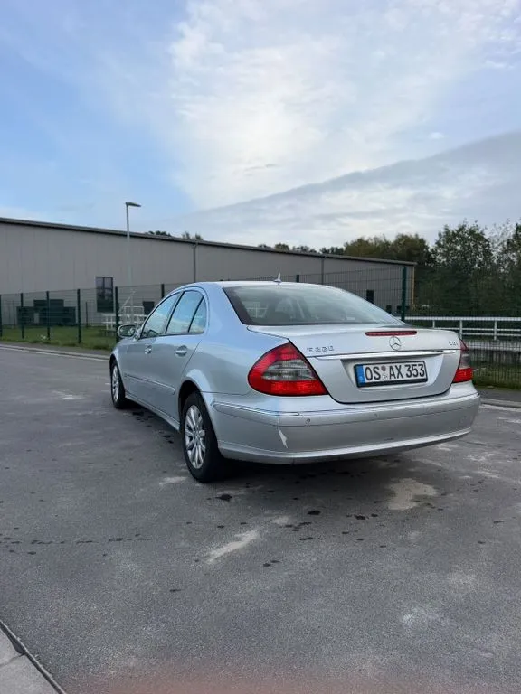 Mercedes-Benz 220