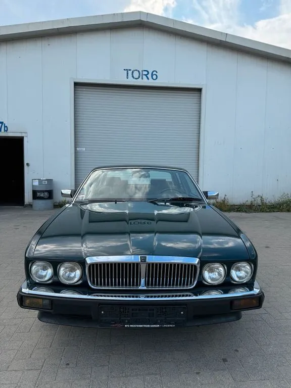 Jaguar XJ40