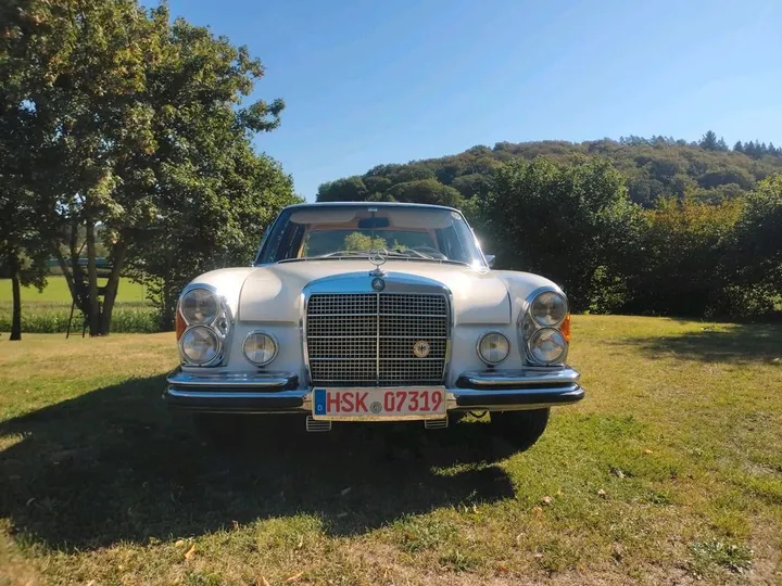 Mercedes-Benz 280