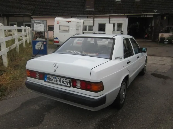Mercedes-Benz 190