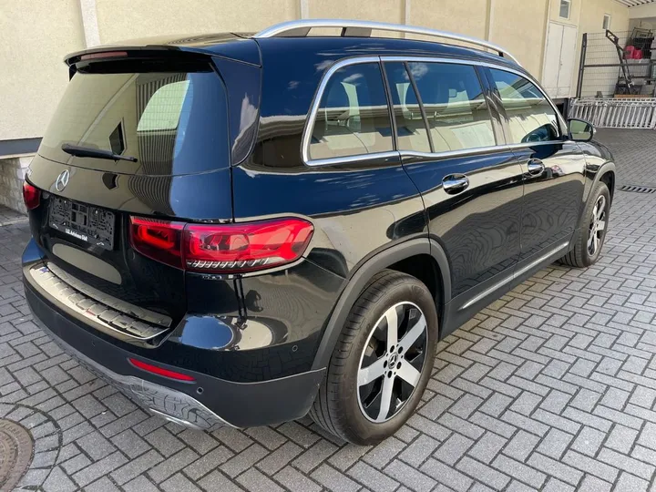 Mercedes-Benz GLB 220