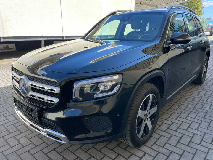 Mercedes-Benz GLB 220