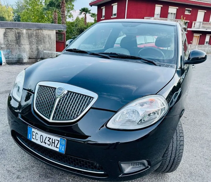 Lancia Ypsilon