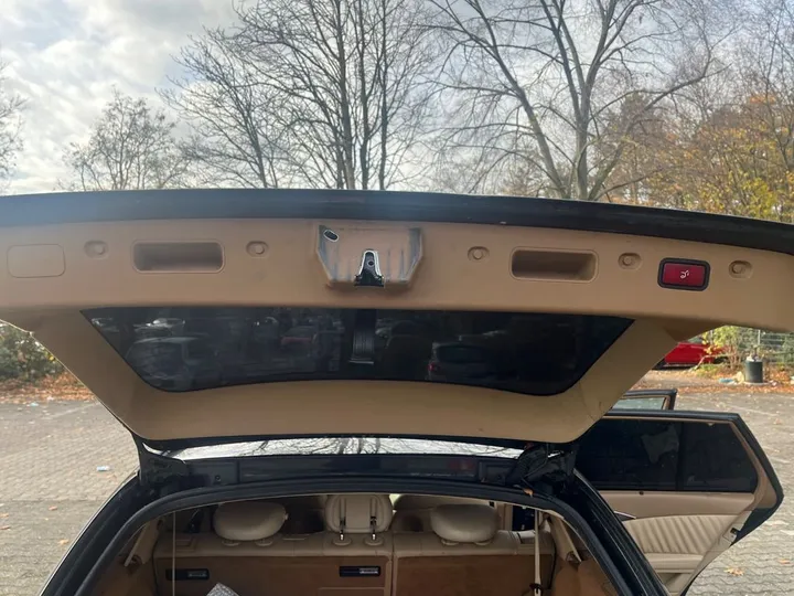 Mercedes-Benz E 320