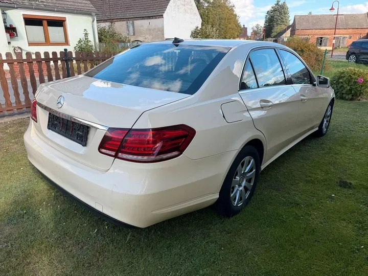 Mercedes-Benz E 220