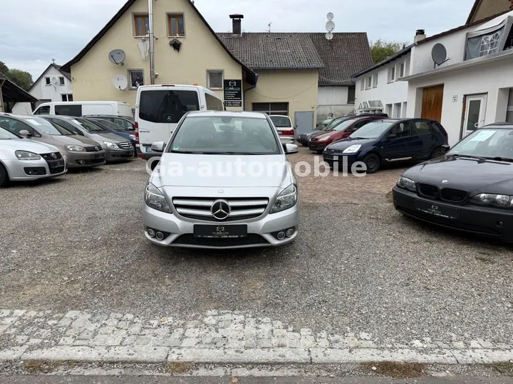 Mercedes-Benz B 180