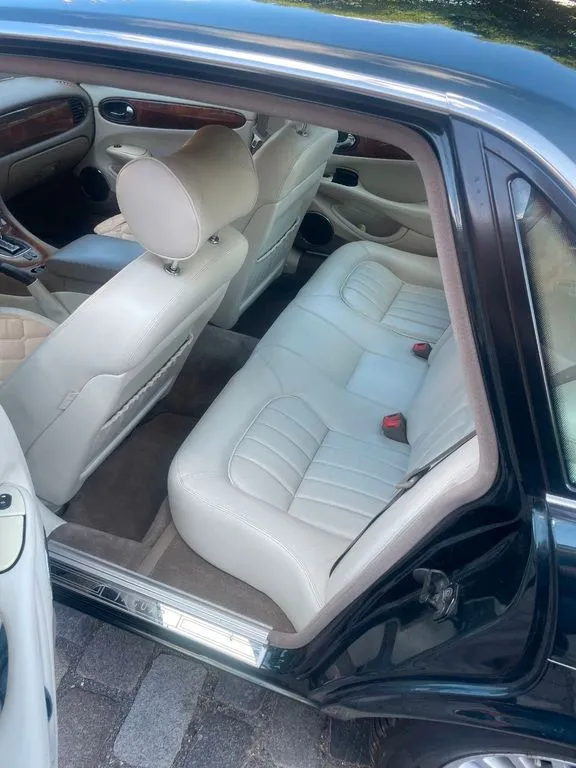 Jaguar XJ8
