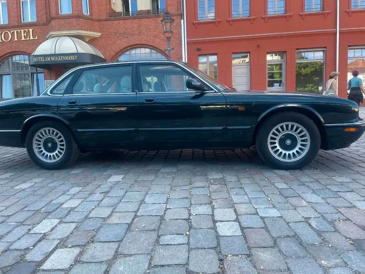 Jaguar XJ8