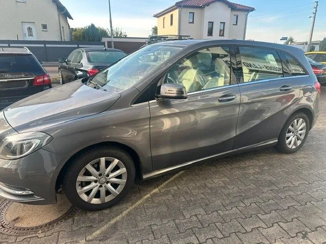 Mercedes-Benz B 200