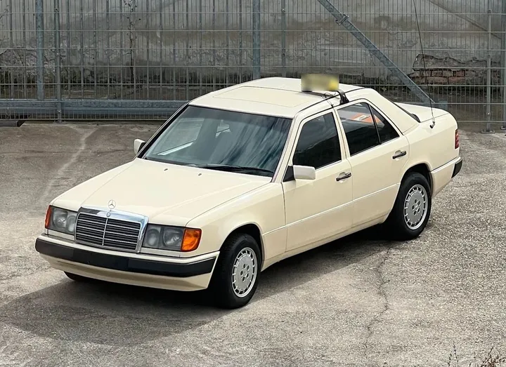 Mercedes-Benz E 200
