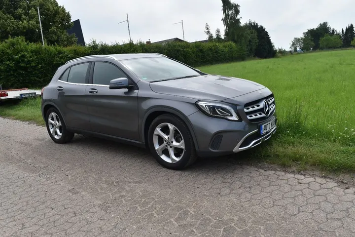 Mercedes-Benz GLA 200