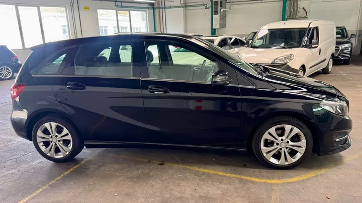 Mercedes-Benz B 180