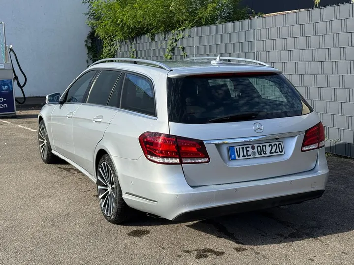 Mercedes-Benz E 220