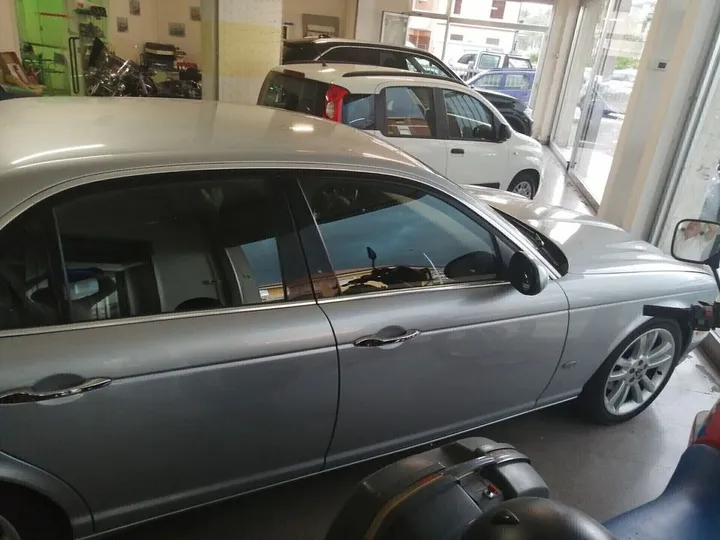 Jaguar XJ