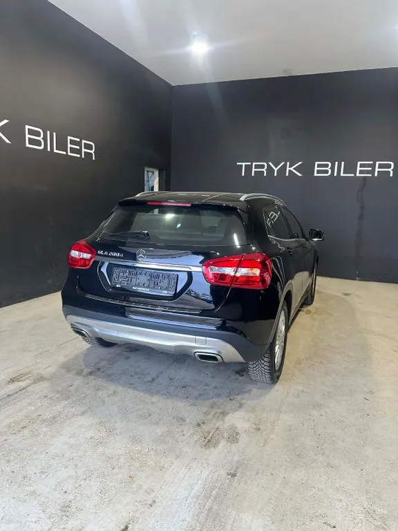 Mercedes-Benz GLA 200