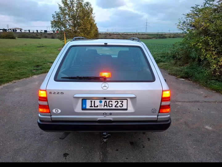 Mercedes-Benz E 220