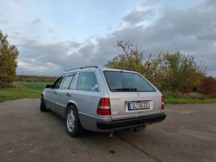 Mercedes-Benz E 220