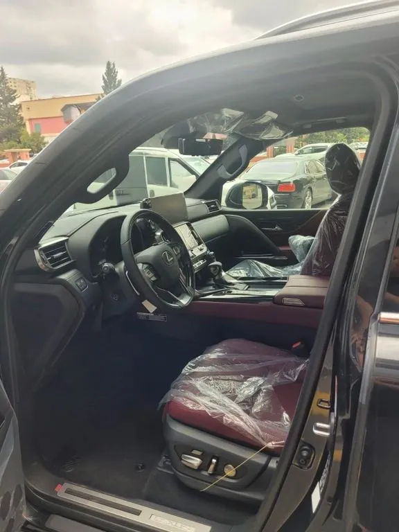 Lexus LX 600