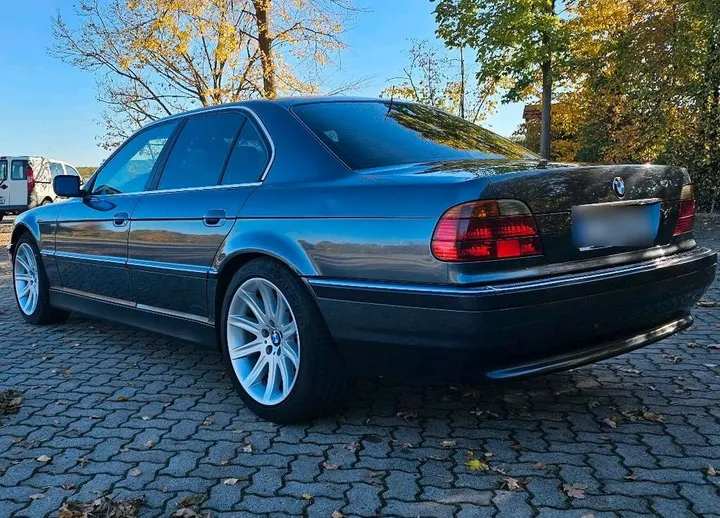 BMW 730