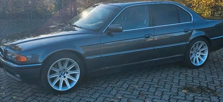 BMW 730