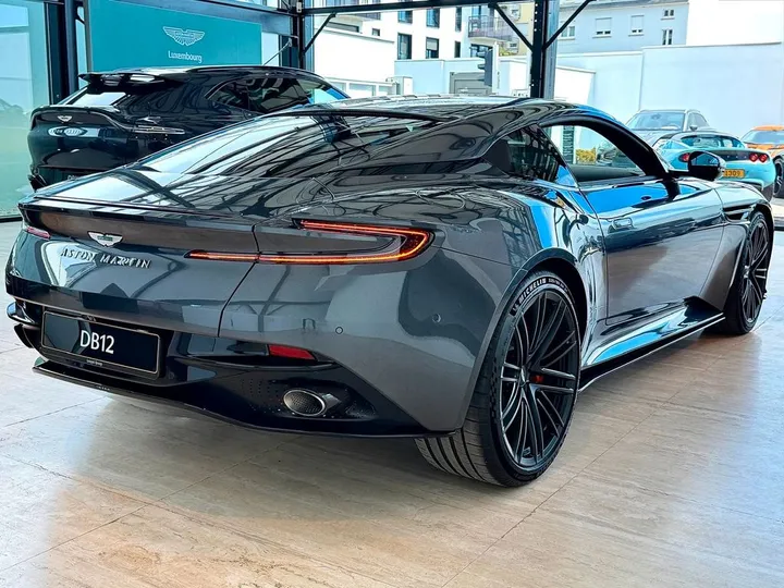 Aston Martin DB12