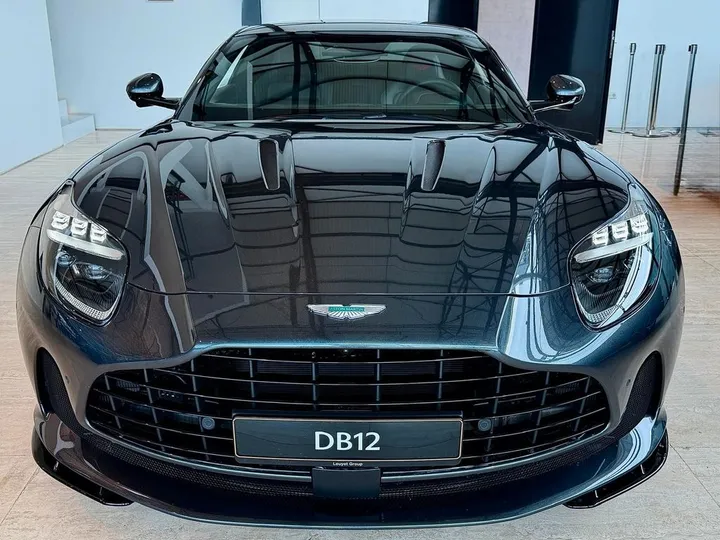 Aston Martin DB12