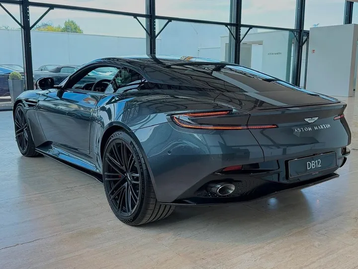 Aston Martin DB12