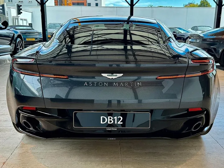 Aston Martin DB12