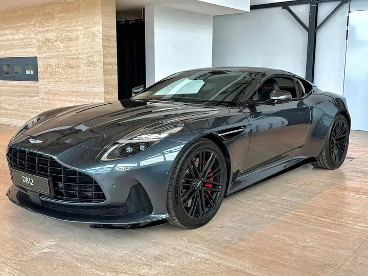 Aston Martin DB12