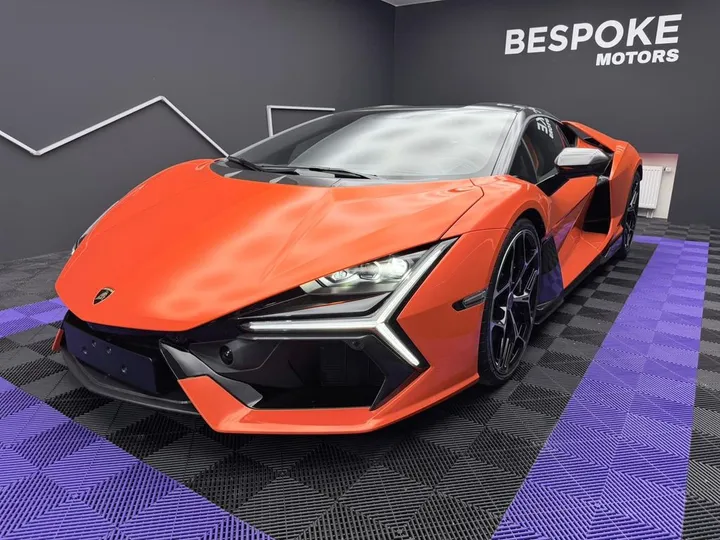 Lamborghini Revuelto