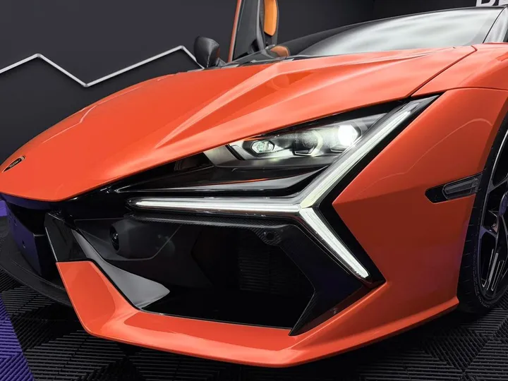 Lamborghini Revuelto