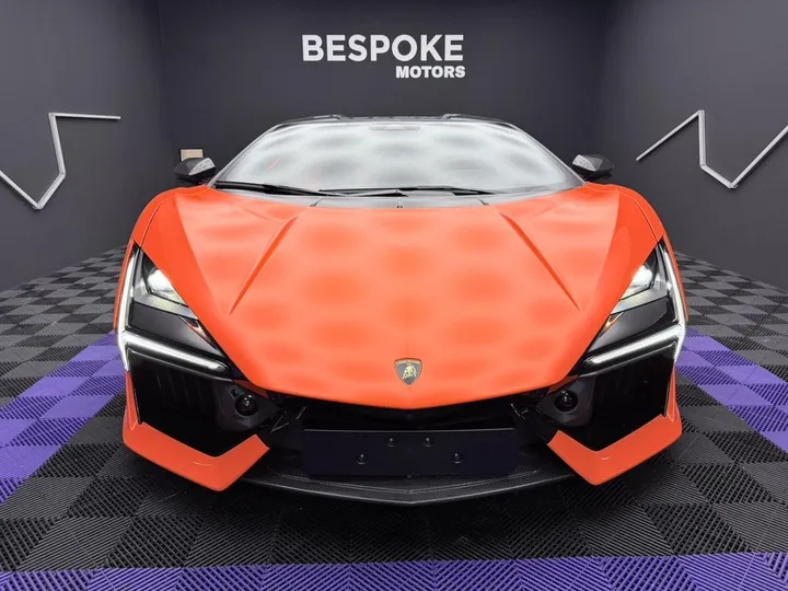 Lamborghini Revuelto