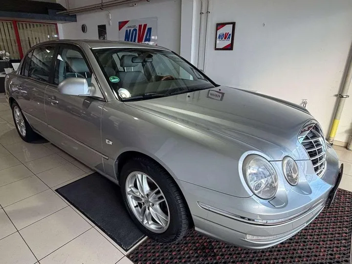 Kia Opirus