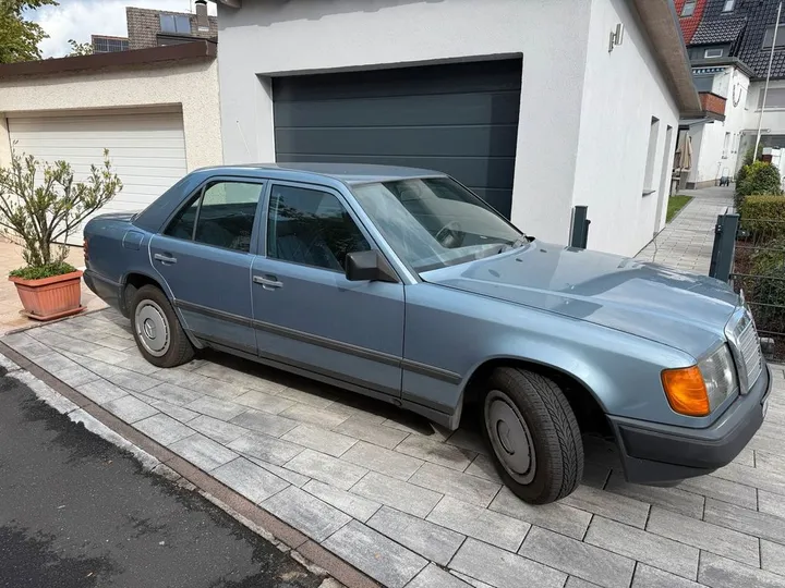 Mercedes-Benz 200