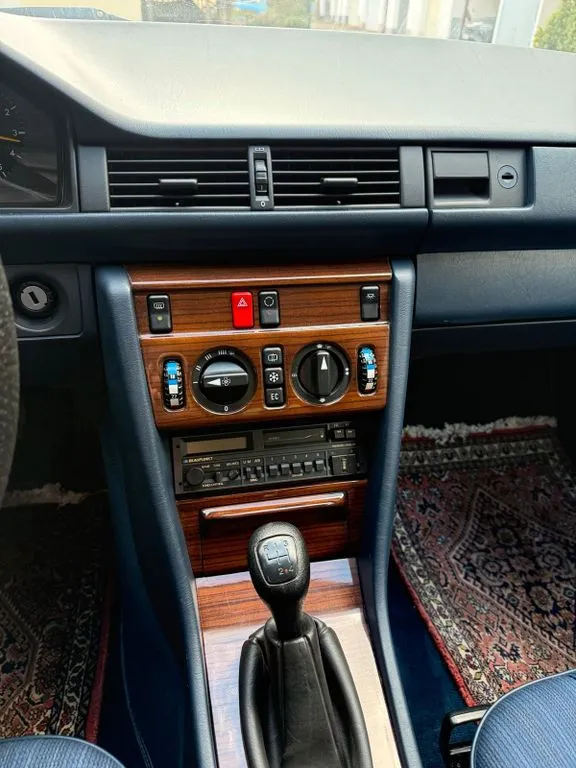 Mercedes-Benz 200