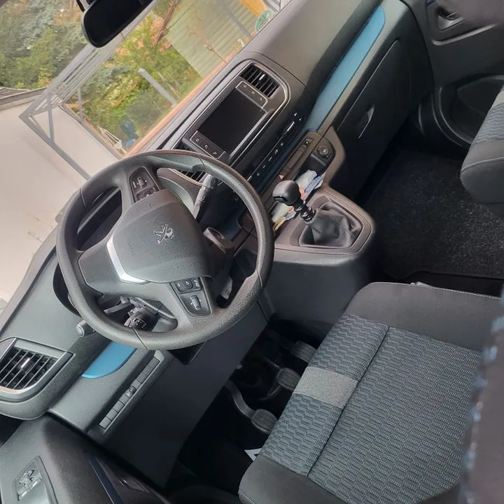 Peugeot Traveller