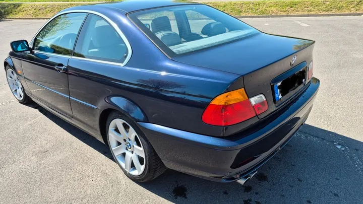 BMW 330