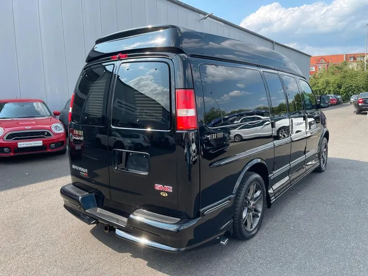 GMC Savana