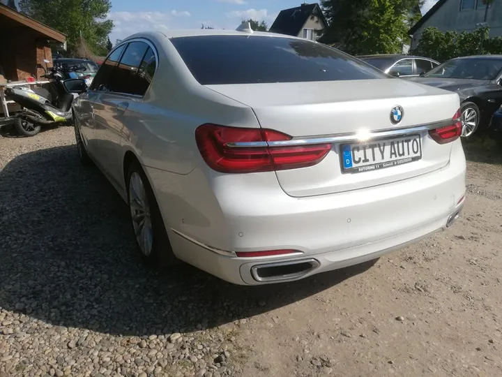 BMW 750